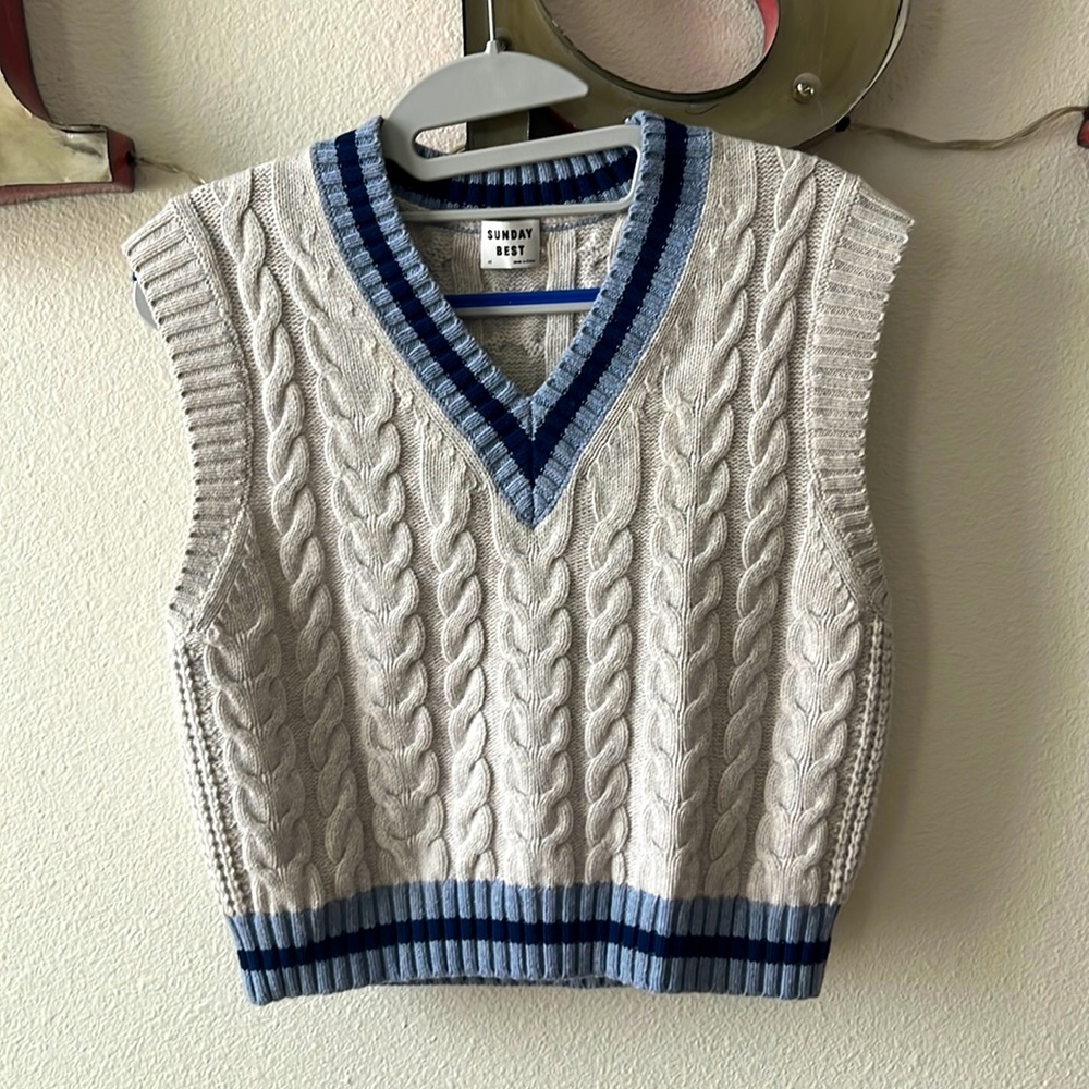 🆕 Sunday Best by aritzia sweater vest